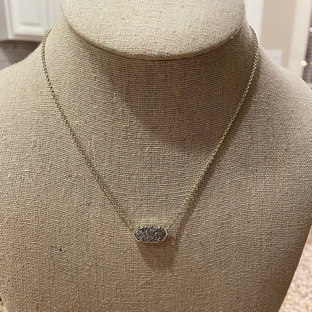 Kendra Scott necklace